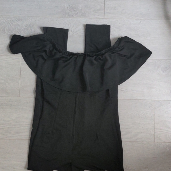 Guess 'Rahel' Cold Shoulder Ruffel Jumpsuit - Picture 6 of 6